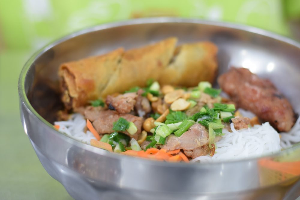 Cheap Rice Noodles & BBQ Pork in Saigon District 1 - BUN THIT NUONG KIEU BAO
